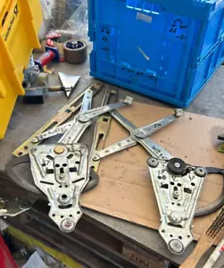Tijeras elevalunas delanteras DERECHAS MERCEDES W124 COUPE descapotable ORIGINAL - Imagen 1 de 3