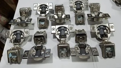 Pacote com 10 dobradiças de armário Blum Blumotion 39 C 1-1/4" sobreposição, fechamento suave, 39C355B.2 - Imagem 1 de 2