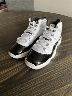 Jordan 11 Gratitude размер 5,5 года - готов к отправке - Изображение 1 из 4