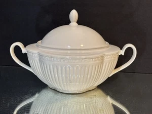 Mikasa..Italian Countryside..FLASH SALE..25% OFF..2 Quart Round Covered Casserol - Picture 1 of 10