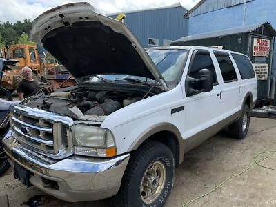 Capó Ford Excursion 00 01 02 03 04 05 Foto 1 de 4