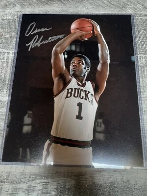 OSCAR ROBERTSON MILWAUKEE BUCKS ACCIÓN FIRMADO 8x10 doble certificado de autenticidad Foto 1 de 3