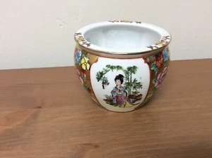 República China, cáscara de huevo, Kio y flores, maceta pequeña con adornos dorados - Imagen 1 de 4