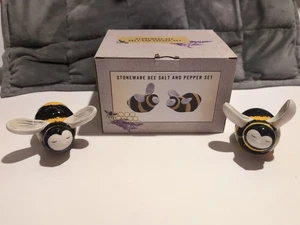 Hummel Keramik Salz & Pfefferstreuer - süße Bienengesichter! Cracker Barrel Neu in OVP - Bild 1 von 5