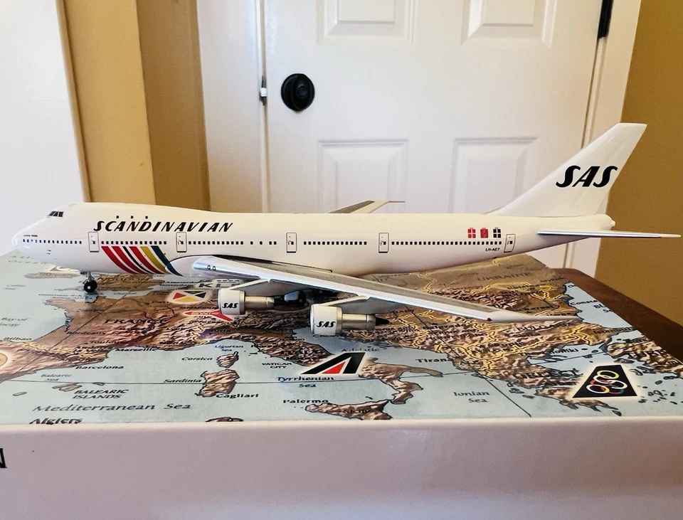 1: 400 Aeroclassics 欧洲经典 SAS 斯堪的纳维亚波音 747-200 LN-AET — 第 1/4 张图片