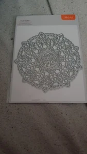 Troquel de corte de metal Tonic Studios - "Mini tapete de ganchillo" 4457e; juego de artesanía - Imagen 1 de 2