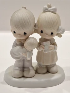 Figura de porcelana Precious Moments Family Mom Dad with Baby Regoicing with You - Imagen 1 de 3