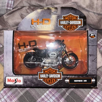 Maisto Harley Davidson Motorcycles 1/18 Scale Series 38 2007 XL 1200N Nightster - Image 1 of 2