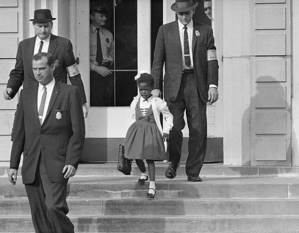 Foto póster de derechos civiles de desegregación afroamericana de Ruby Bridges  Foto 1 de 1