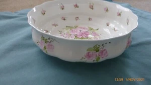 Fine China,Porcelain Bowl, ideal fruit, rose design 1980 D.Greig Vintage - Picture 1 of 12