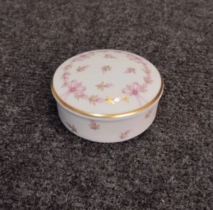 Petite Boîte En Porcelaine Kaiser Germany Décor Floral Et Noeud Style Louis XVI - Picture 1 of 11