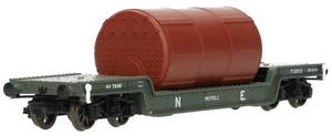 33-879 Bachmann OO Gauge Bogie Well Wagon LNER Grey with Boiler (Pre-Owned) - Picture 1 of 1