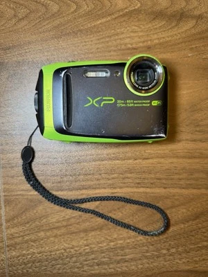 Cámara digital Fujifilm FinePix XP80 impermeable con LCD de 2,7 pulgadas negra/verde lima Foto 1 de 4