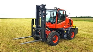 neuwertiger 4x4 Geländestapler Gabelstapler Dieselstapler Frontstapler - Bild 1 von 17
