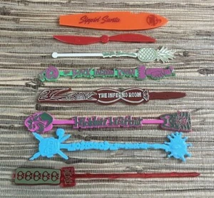 Tiki Swizzle Sticks x8 Hidden Harbor Inferno Room Real Hawaiano Falso Ídolo TU - Imagen 1 de 6