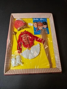 VERY RARE 1962 BARBIE MARGE # 0875 DRUM MAJORETTE OUTFIT FANTASTIC MINT ON CARD - Picture 1 of 7