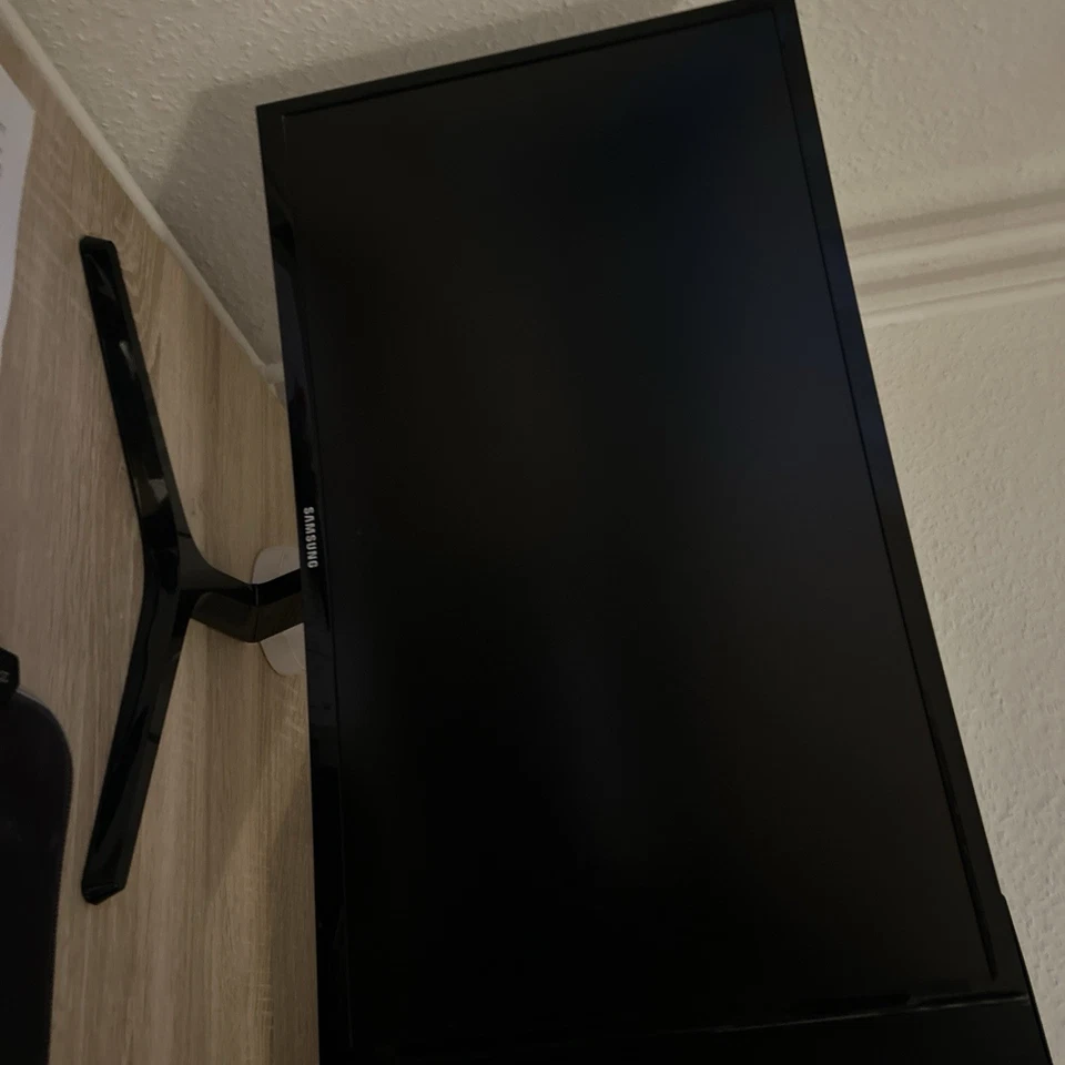 Samsung C24F396FHU Curved Monitor 24 Zoll - Bild 1 von 3