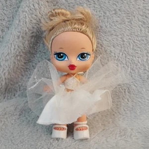 Bratz Babyz Niña Niña Novia Cloe Muñeca Ropa Original Zapatos - Imagen 1 de 4