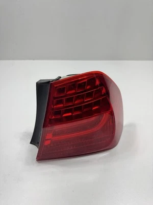 ✅09-11 BMW E90 328i 335i 335D LCI Sedan lanterna traseira externa lateral do passageiro fabricante de equipamento original - Imagem 1 de 4
