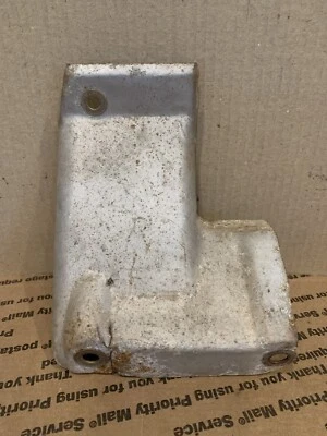 Colector de escape protector térmico Toyota Land Cruiser FJ62 3FE FJ62 tiene grietas Foto 1 de 4