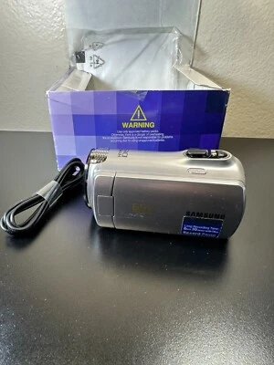 Samsung SMX-F50SN/XAA Flash Media Camcorder - Image 1 of 4