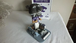 MASCOTA KANSAS STATE WILLIE THE WILDCAT EN ESTADIO DE MCDONALDS - Imagen 1 de 10