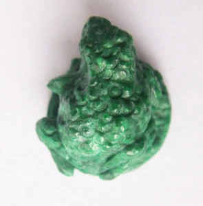 NATURAL BURMA MAW SIT SIT JADE Toad on Coin Figurine Carving 4 Jewelry / Collect - Picture 1 of 5