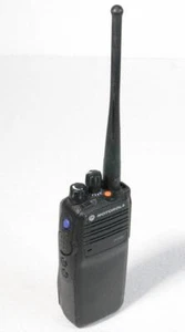 Transceptor de radio portátil de dos vías Motorola DP3400 + batería - Imagen 1 de 3