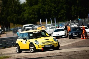 racing car mini cooper S - Picture 1 of 8