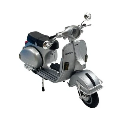 Modellino Moto New Ray 1/12 Vespa P200E 1978 Silver - Immagine 1 di 4