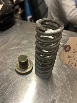 Ferris Spring 5022323 y retenedor 5045898 Foto 1 de 4