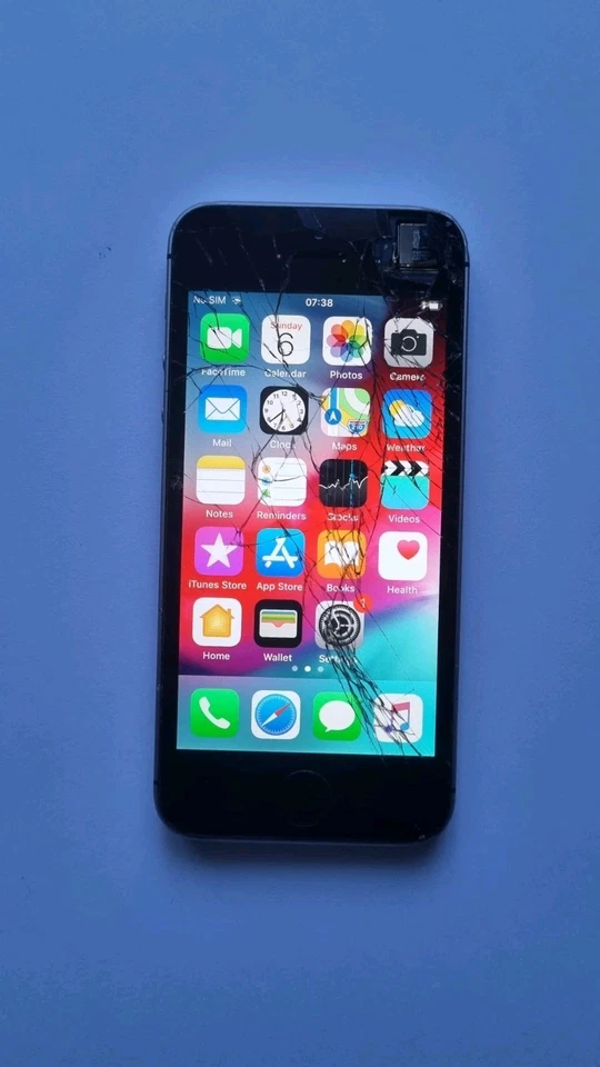 Apple iPhone SE - 32GB gebraucht - Bild 1 von 3