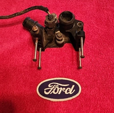 2011-16 Ford  Fiesta  1.6L Non-Turbo Thermostat Housing OEM Used Foto 1 de 4