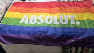 Absolut Vodka Rainbow 🌈 Bandera. 36 por 60 pulgadas con ojales envío gratuito EE. UU. - Imagen 1 de 4