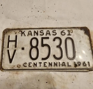 1961 Harvey County KANSAS Centennial License Plate HV 8530 - Bild 1 von 4