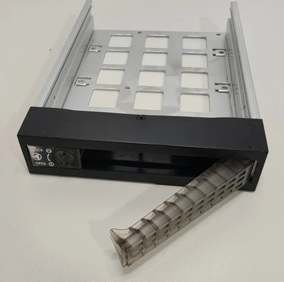 iStar or StarTech SATSASTRAYBK Extra 2.5in 3.5in Hot Swap Hard Drive Tray VENTED - Image 1 of 4