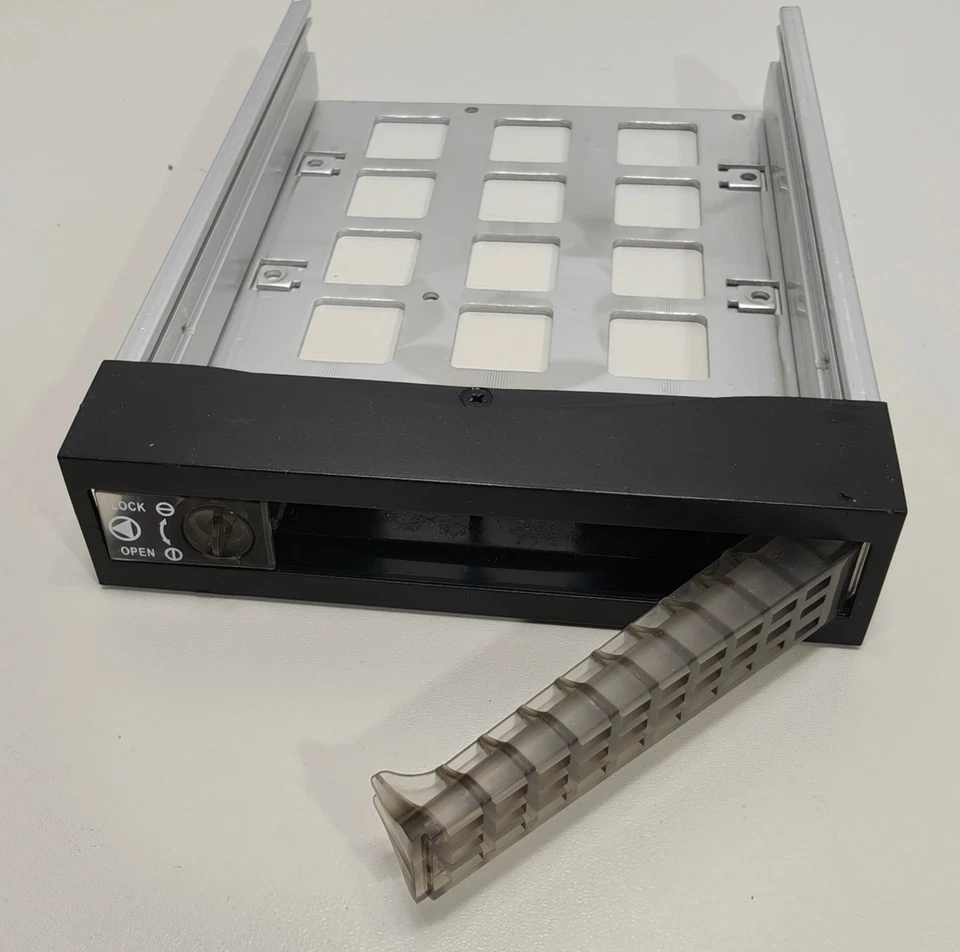 iStar or StarTech SATSASTRAYBK Extra 2.5in 3.5in Hot Swap Hard Drive Tray VENTED - Image 1 of 4