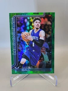 2025-26 Topps Flagship Basketball LaMelo Ball Green Foil 23/99 Charlotte Hornets - Foto 1 di 2