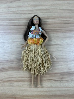 Bonecas Barbie do Mundo Havaí EUA Passaporte 2011 Etiqueta Rosa Mattel W3443 - Imagem 1 de 4