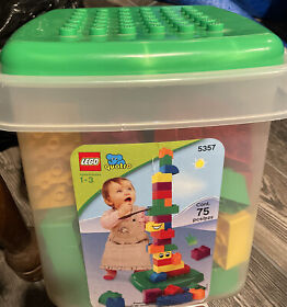 Lego QUATRO 5357 Bricks Set w/ Bin & Building Top. 76 Pieces Age 1-3 Toddler