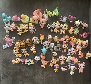 littlest pet shop Lot 67 Pieces Plus Case