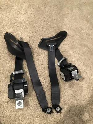 Lincoln MKT 2013-2019 trasero derecho e izquierdo segunda fila cinturón de seguridad negro par Foto 1 de 4