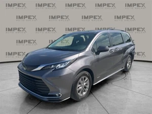 2021 Toyota Sienna XLE - Picture 1 of 12