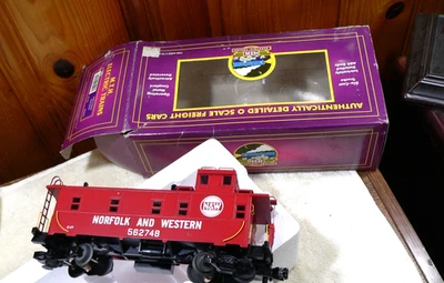 MTH 20-91017  Norfolk & Western Steel Caboose #562720 O Gauge - Image 1 of 4