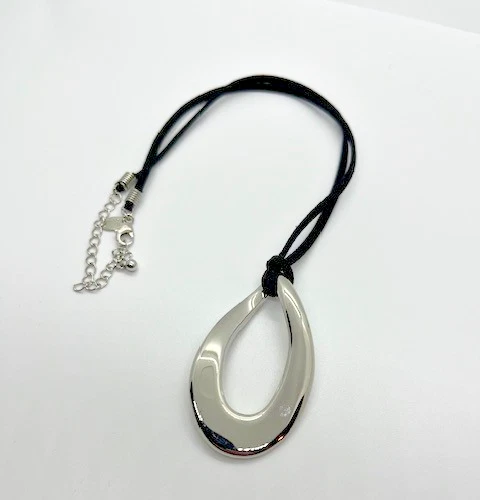 Collar Vintage Lia Sophia Torque Tono Plata Colgante 2.25" 18-21" Cierre Langosta Foto 1 de 4