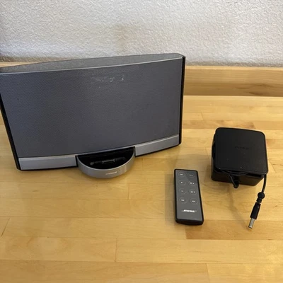 Sistema de música digital portátil Bose SoundDock N123 con control remoto, adaptador de CA  Foto 1 de 4