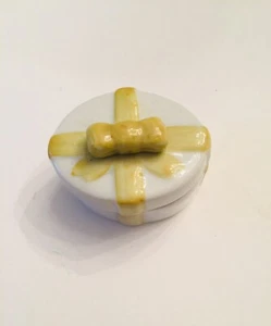 Vintage Trinket Box Ceramic Yellow Bow - Picture 1 of 10