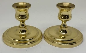 "Par de candelabros de base redonda de latón Baldwin de 3"" vintage" - Imagen 1 de 7