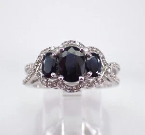 Anillo de compromiso de oro blanco con zafiros y diamantes banda de aniversario de tres piedras - Imagen 1 de 7