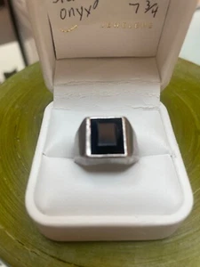 VINTAGE MEN'S STERLING SILVER AND BLACK ONYX RING SIZE 7 3/4 - Picture 1 of 8